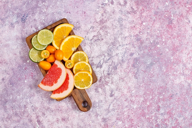 Foto grátis diversos cítricos frescos, limão, laranja, lima, toranja, kumquats.