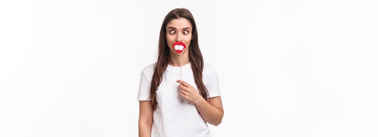 Foto grátis divertimento do entretenimento e retrato do conceito dos feriados do dia dos tolos comemorando engraçado e alegre abetos de abril