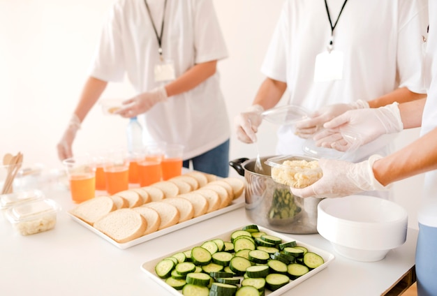 Doação de alimentos de alto ângulo