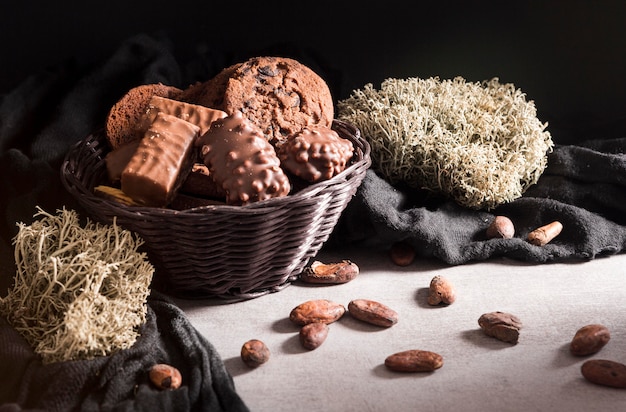 Doces de chocolate close-up na tigela