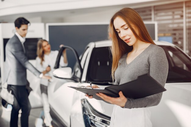 Dois, elegante, mulher, em, um, car, salão