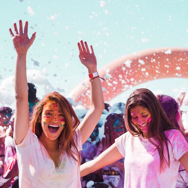 Dois, femininas, amigos, desfrutando, a, holi, festival