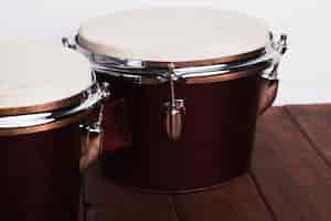 Foto grátis dois tambores de bongo