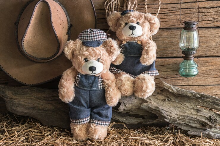 Foto grátis dois ursos de peluche no celeiro estúdio