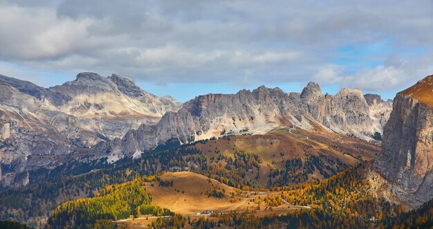 Dolomitas italianas um dia de outono