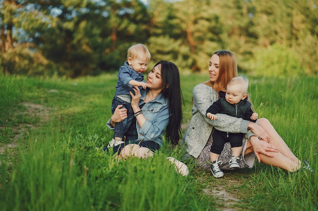 Foto grátis duas mães lindas