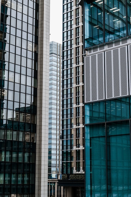 Edifícios comerciais modernos na cidade