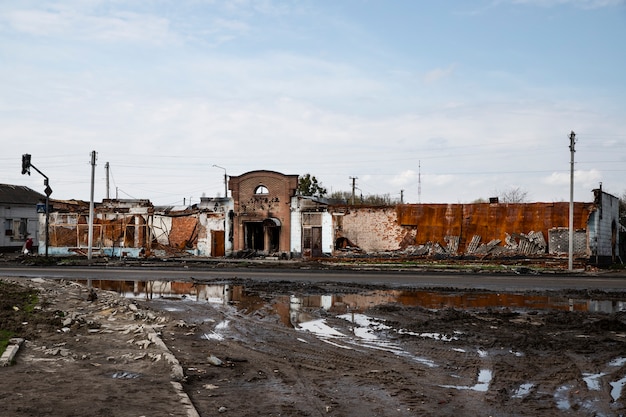 Foto grátis edifícios destruídos a guerra do russo na ucrânia