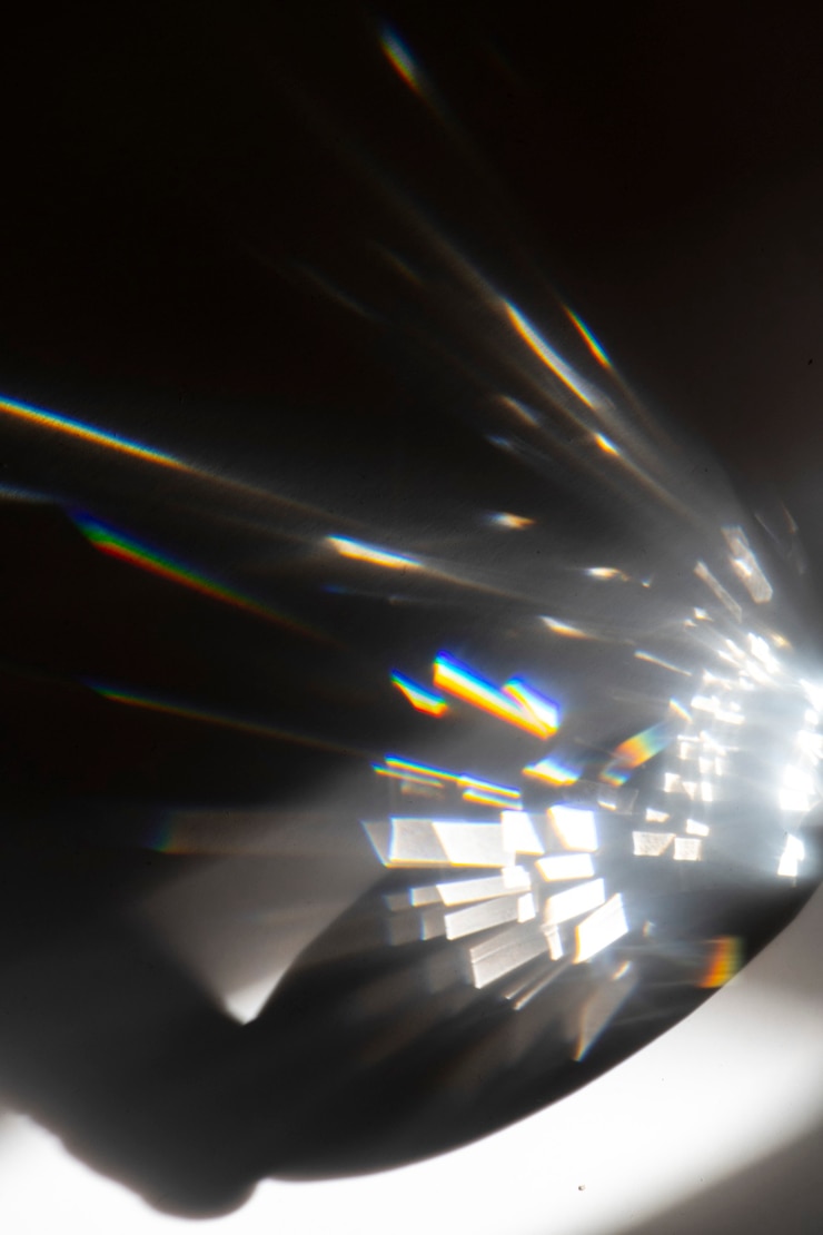 Foto grátis efeito de fuga de luz sobre um fundo preto