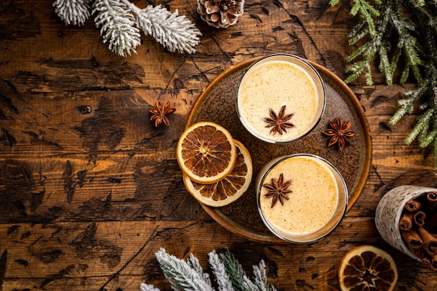 Foto grátis eggnog tradicional bebida natalina