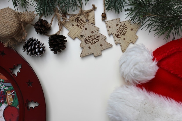 Foto grátis elementos de natal em fundo branco