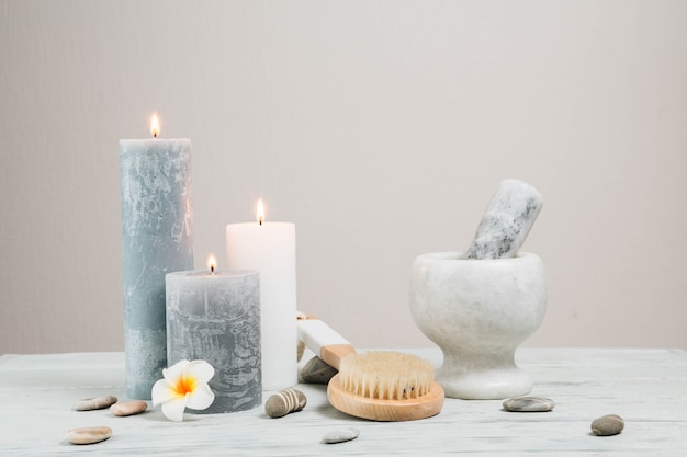 Foto grátis elementos naturais para spa com velas