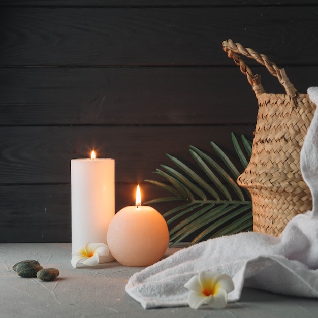 Foto grátis elementos naturais para spa com velas