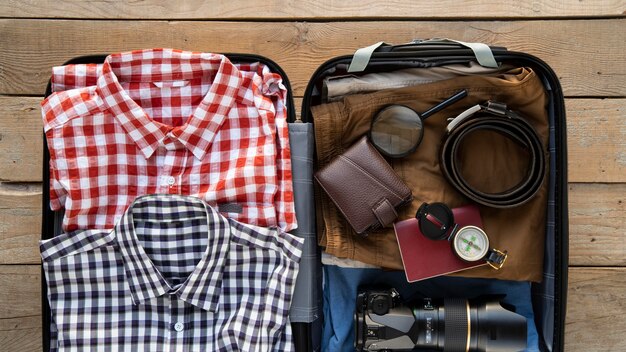 Embalagem de malas de viagem e preparativos