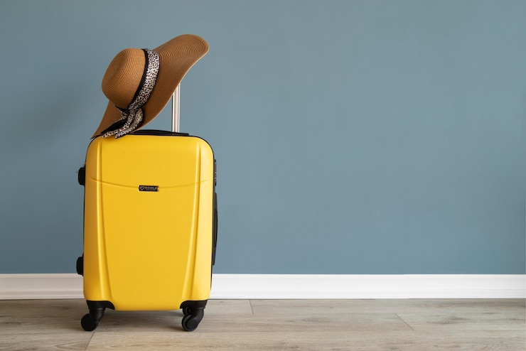 Foto grátis embalagem de malas de viagem e preparativos