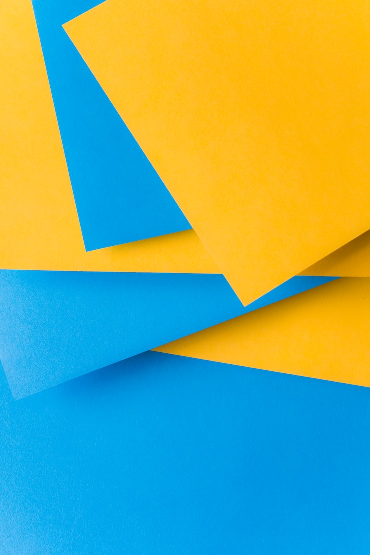Foto grátis empilhados de pano de fundo de papel cartão amarelo e azul