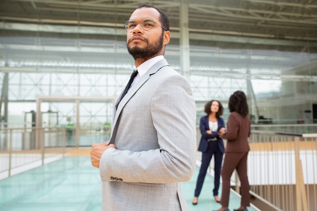 Empresário americano africano confiante