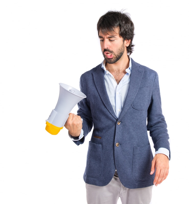 Foto grátis empresário com megafone sobre fundo branco isolado