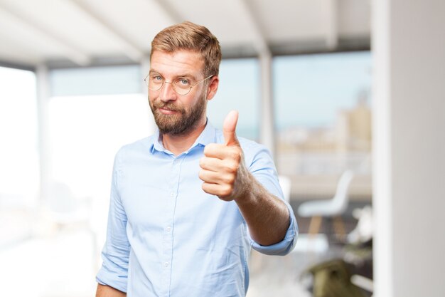 empresário loiros expressão feliz