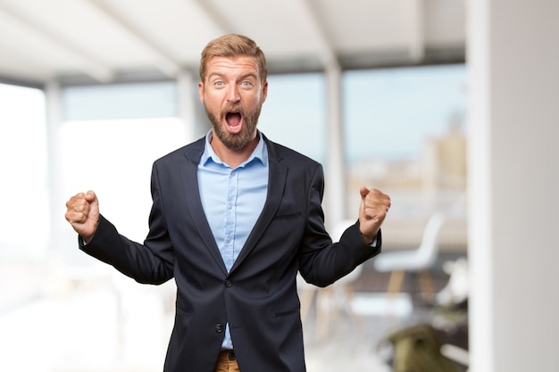 Foto grátis empresário loiros expressão feliz