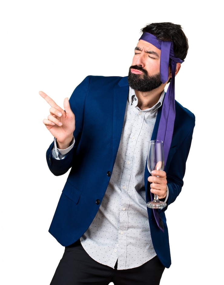 Foto grátis empresário louco e bêbado dançando