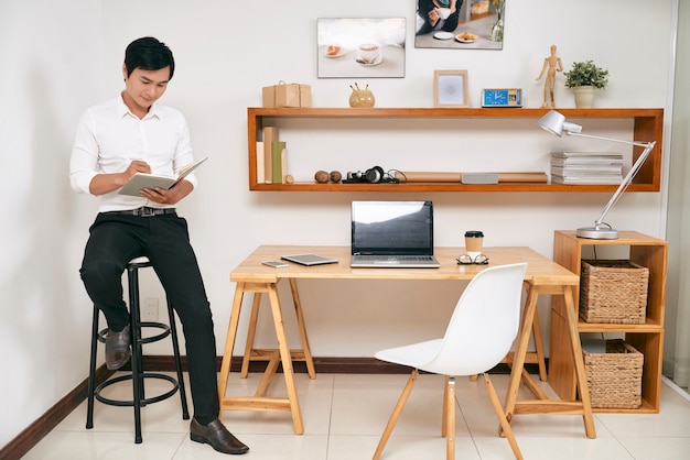 Empresário, planejando seu trabalho