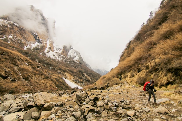 Foto grátis endurance caminhante montanhismo às pessoas a liberdade