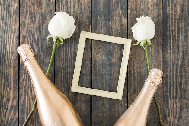 Foto grátis enfeites de casamento com garrafa de champanhe