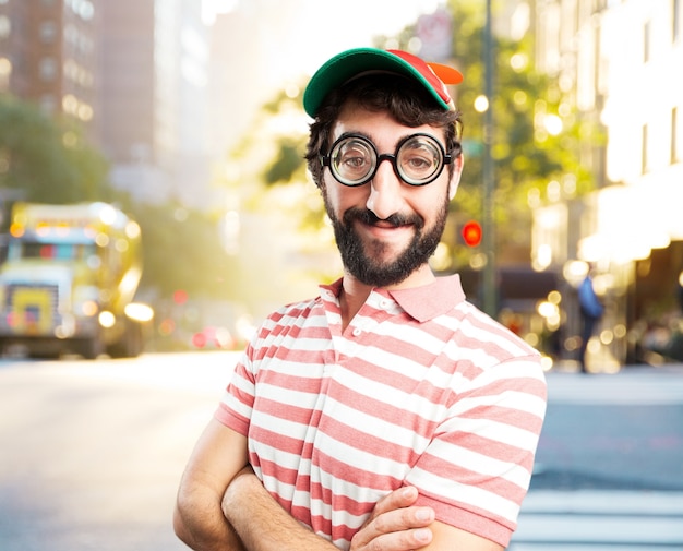 Foto grátis enganar homem louco. expressão feliz