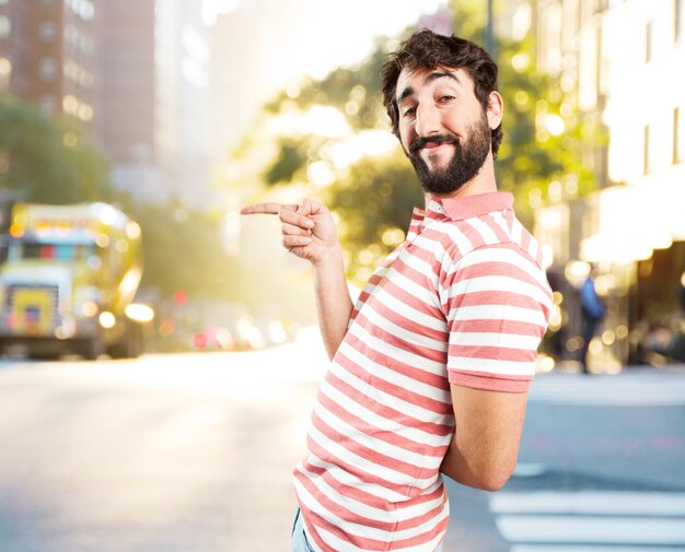 enganar homem louco. expressão feliz