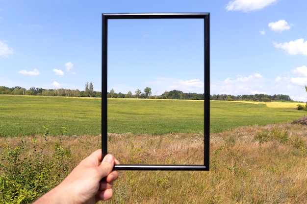 Foto grátis enquadrando a paisagem durante a viagem