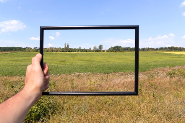 Foto grátis enquadrando a paisagem durante a viagem