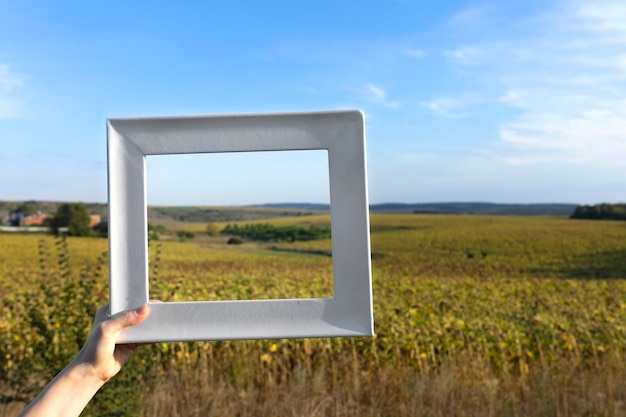 Foto grátis enquadrando a paisagem durante a viagem