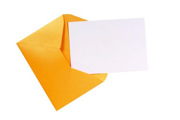 Envelope marrom de Manila com cartão de carta em branco