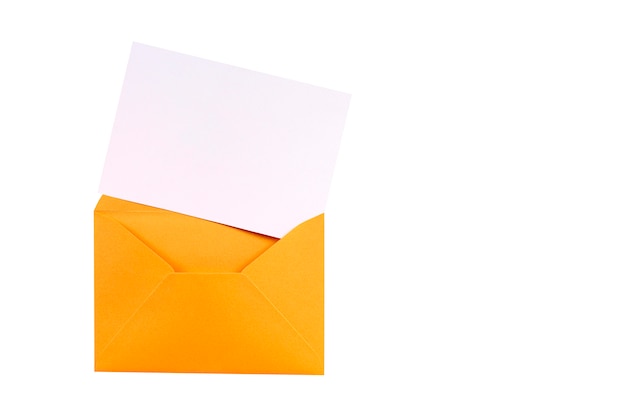 Envelope marrom de Manila com cartão de carta em branco