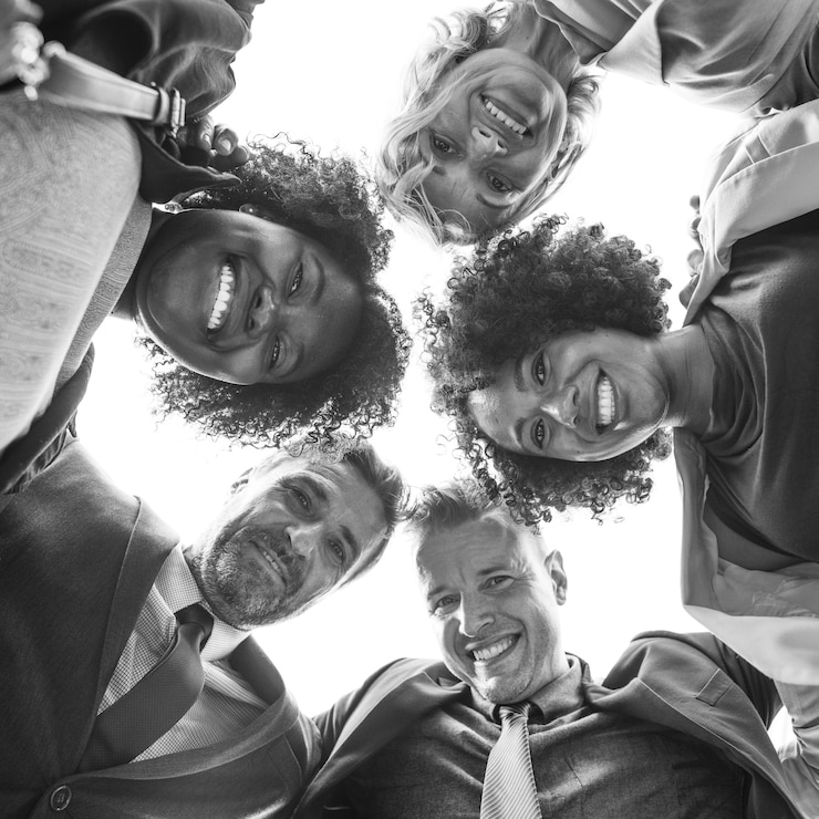 Foto grátis equipa de negócios bem sucedida e feliz