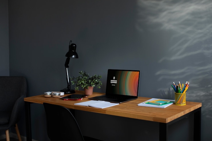 Foto grátis equipamento escolar em linha em casa