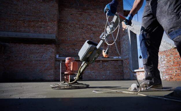 Equipamentos modernos especiais para instalação de piso de alta qualidade