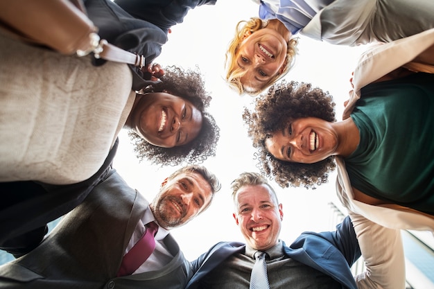 Equipe de negócios bem sucedido e feliz