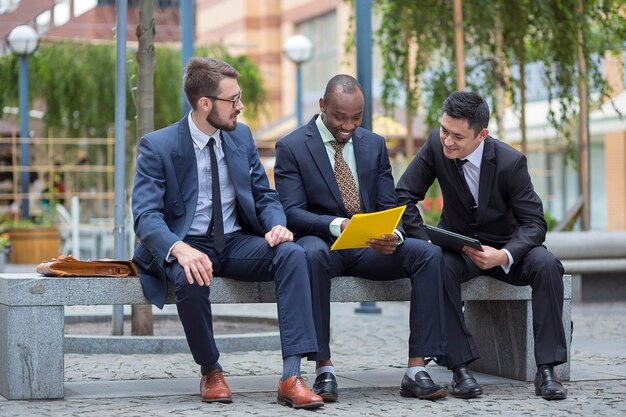 equipe de negócios étnicos multi