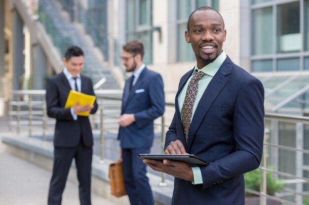 equipe de negócios étnicos multi