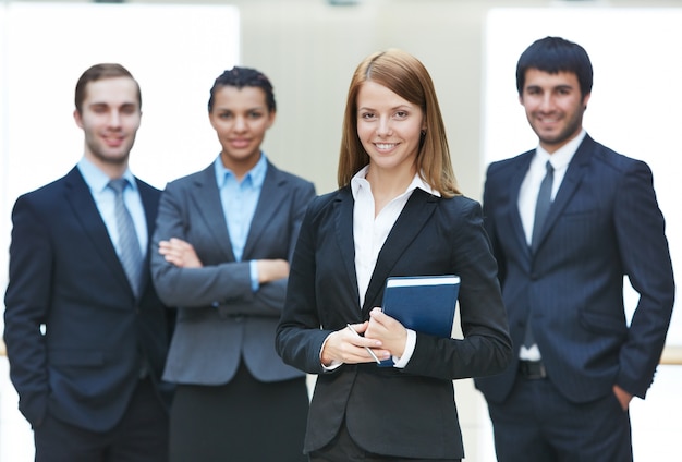 Equipe dos empresários amigável