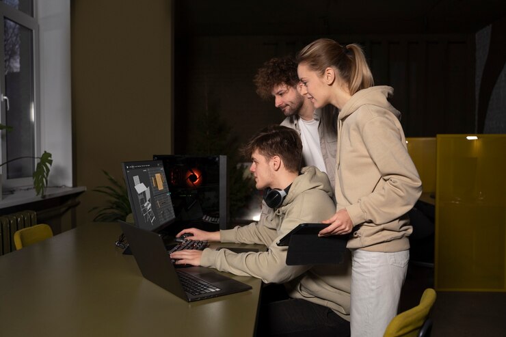 Foto grátis equipe trabalhando no projeto de animação
