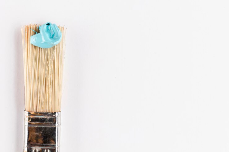 Foto grátis escova com tinta azul e fundo branco