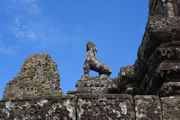 Escultura antiga de um animal