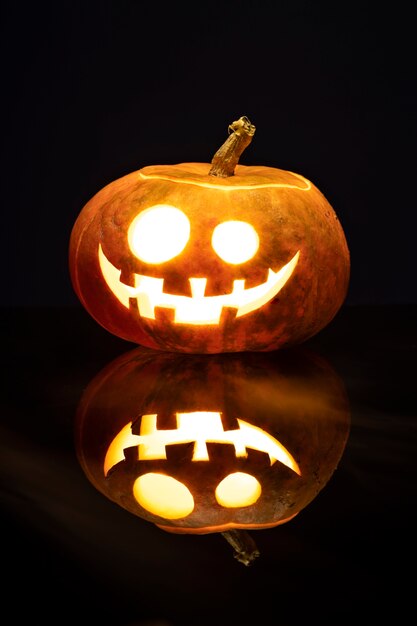 Escultura de abóbora de halloween assustador