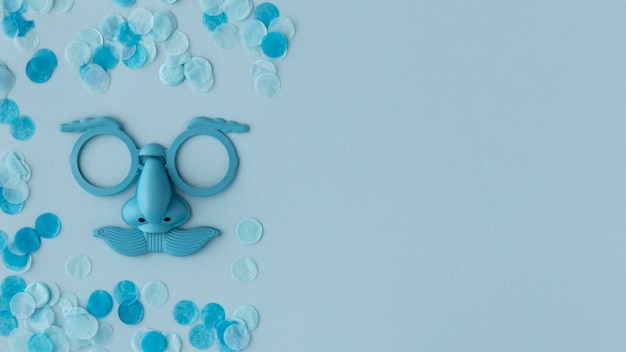 Espaço de cópia de máscara azul fofa de carnaval