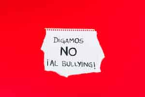 Foto grátis espanhol, vamos dizer não ao slogan do bullying