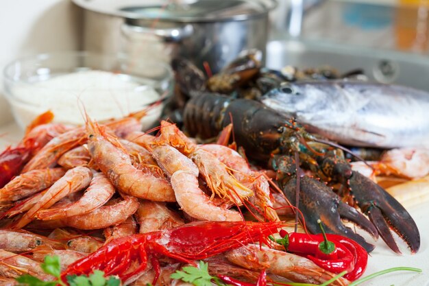 Especialidades de comida no mar cozidas prontas para cozinhar