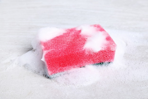 Esponja rosa com espuma